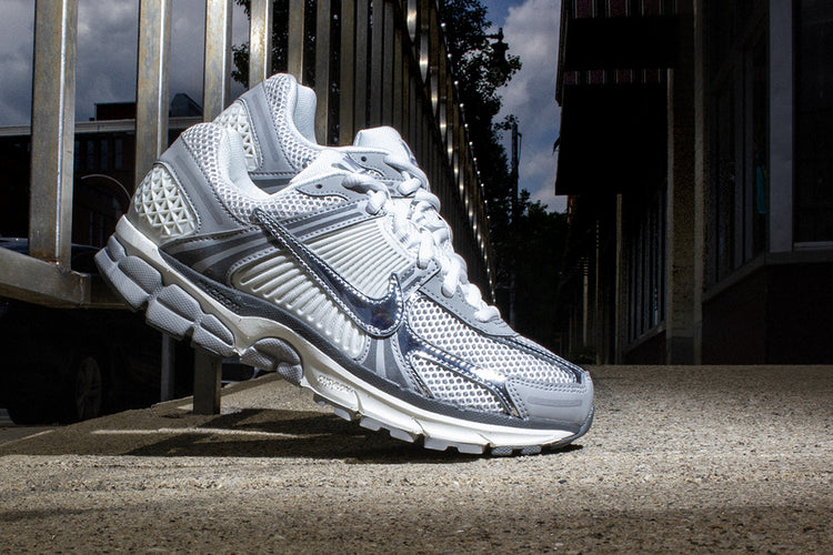 Nike - Zoom Vomero 5
Style # IM2219-121
Color : Summit White / Metallic Silver