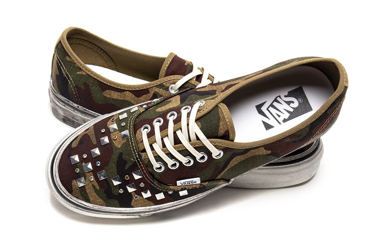 Vans OTW - LX Authentic 44
Style # VN000D9NWVD1
Color : Combat Dark Green