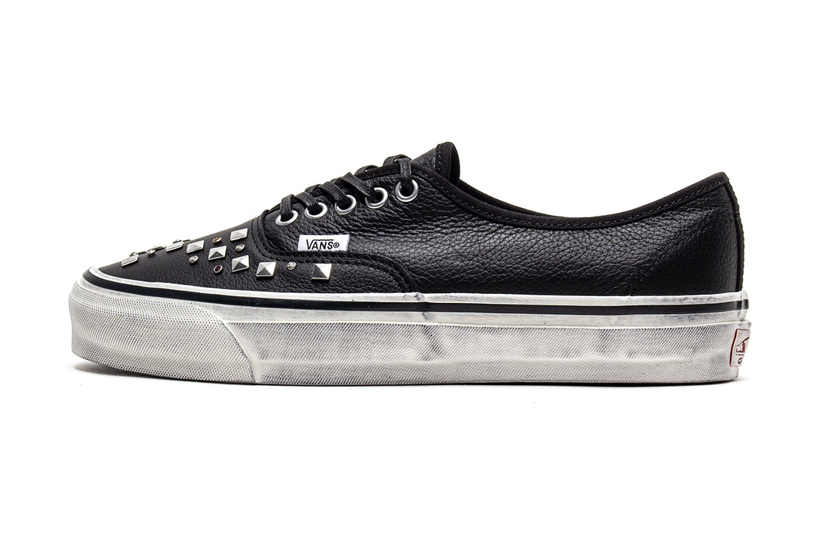 Vans OTW - LX Authentic 44
Style # VN000D9NBLK1
Color : Combat Black