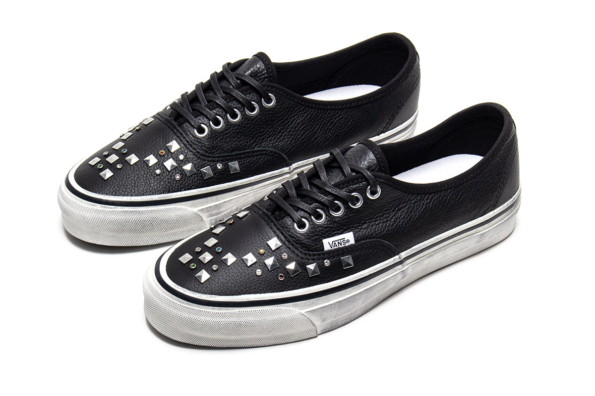 Vans OTW - LX Authentic 44
Style # VN000D9NBLK1
Color : Combat Black
