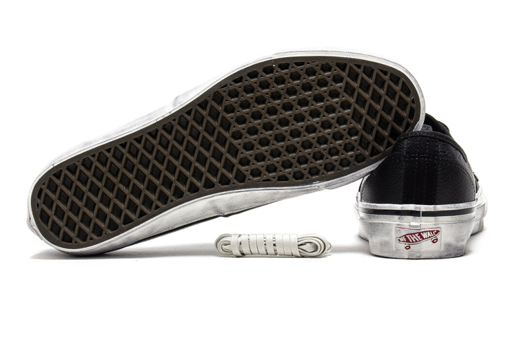 Vans OTW - LX Authentic 44
Style # VN000D9NBLK1
Color : Combat Black