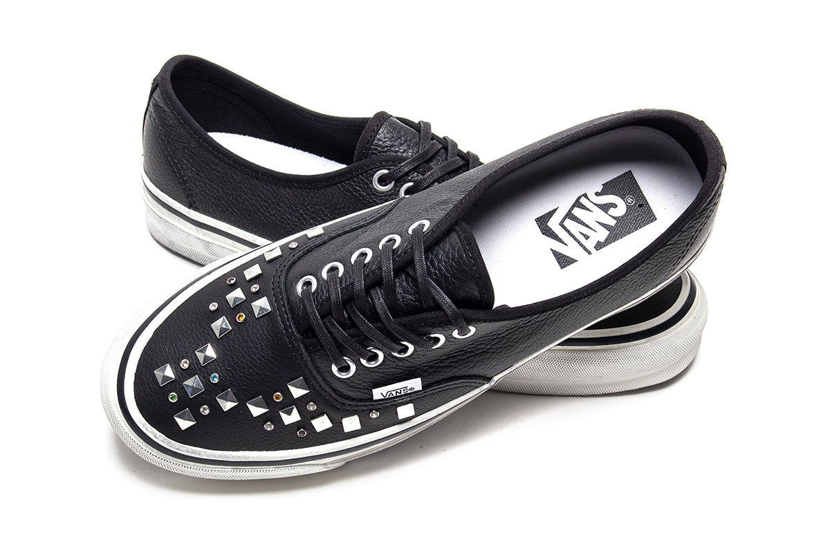 Vans OTW - LX Authentic 44
Style # VN000D9NBLK1
Color : Combat Black