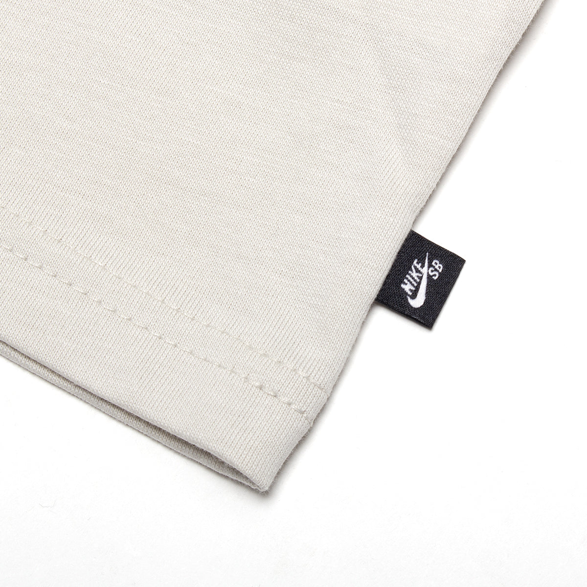 Nike SB - Max90 Flip Phone T-Shirt
Style # HV1302-072
Color : Light Bone