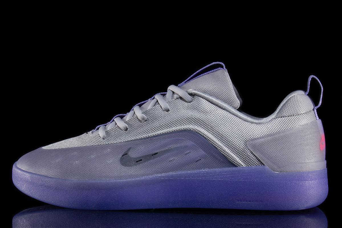 Nike SB - Zoom Nyjah 4
Style # FQ1273-500
Color : Light Thistle / Black