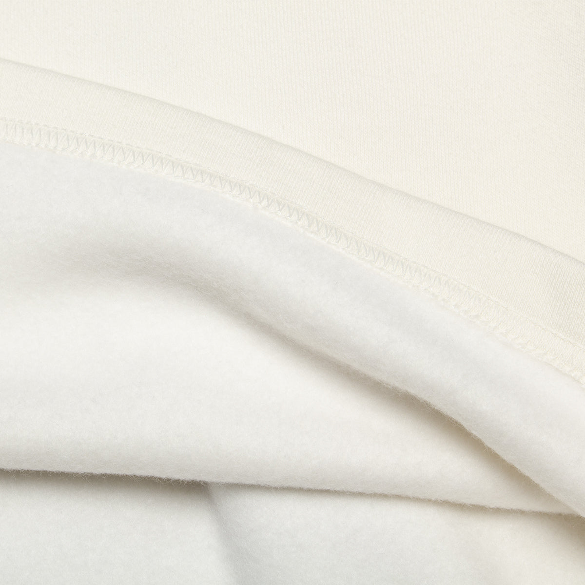 The North Face - Women's Redbox Crewneck
Style # NF0A8EFYQLI1
Color : White Dune