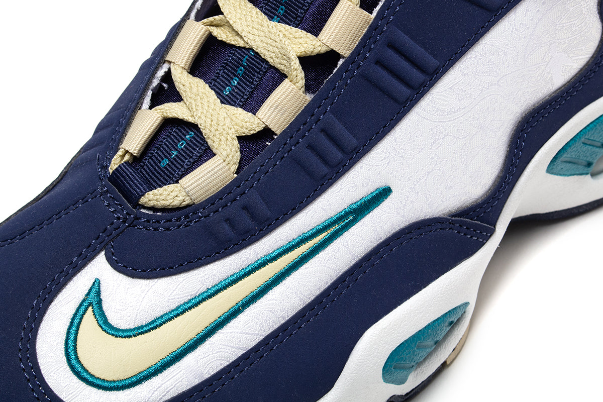 Nike - Air Griffey Max 1&nbsp;
Style # IV6299-410
Color : Midnight Navy / Team Gold / Fresh Water