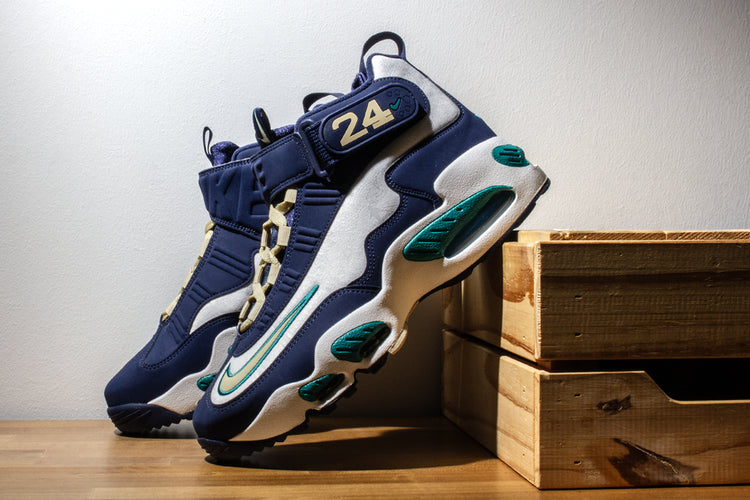 Nike - Air Griffey Max 1&nbsp;
Style # IV6299-410
Color : Midnight Navy / Team Gold / Fresh Water