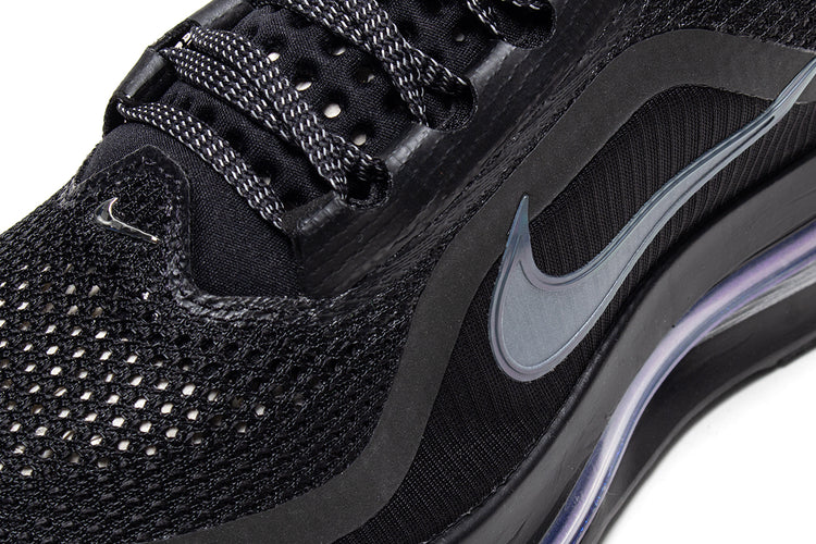 Nike - Pegasus Premium
Style # HQ2592-005
Color : Black / Black / Metallic Silver