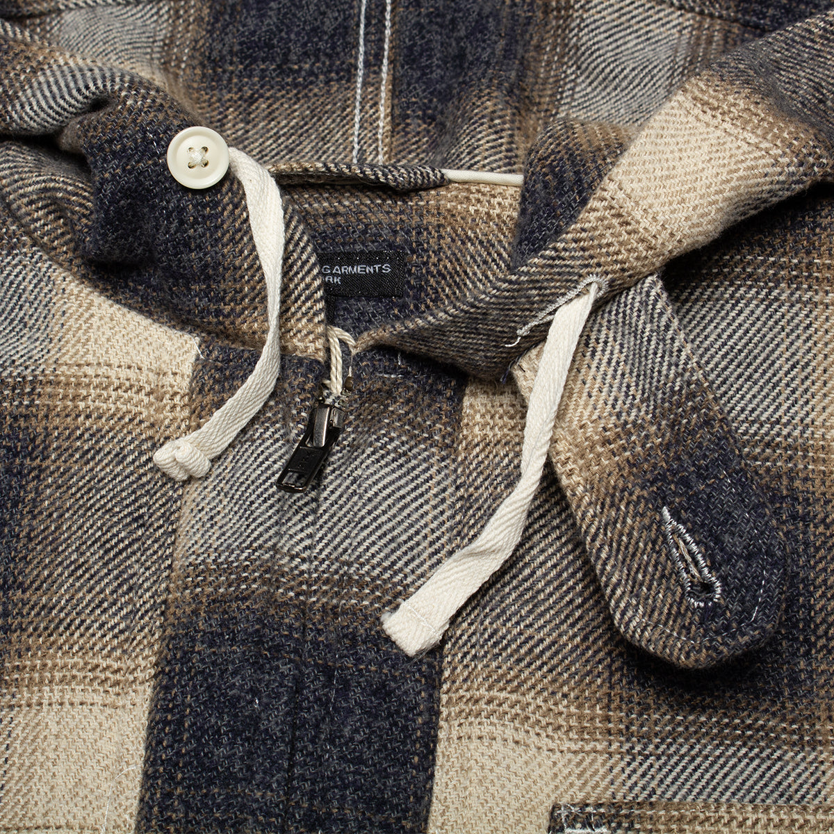 Engineered Garments - Zip Hooded Shirt
Style # 26F1A009-ZT253
Color : Khaki