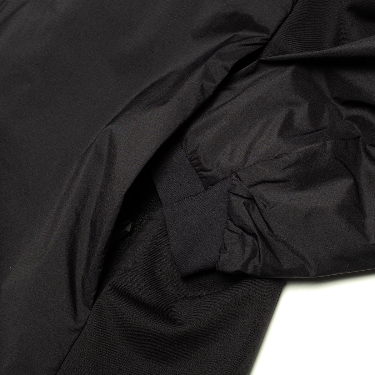 Arc'teryx - Atom Hoodie
Style # X000009556
Color : Black