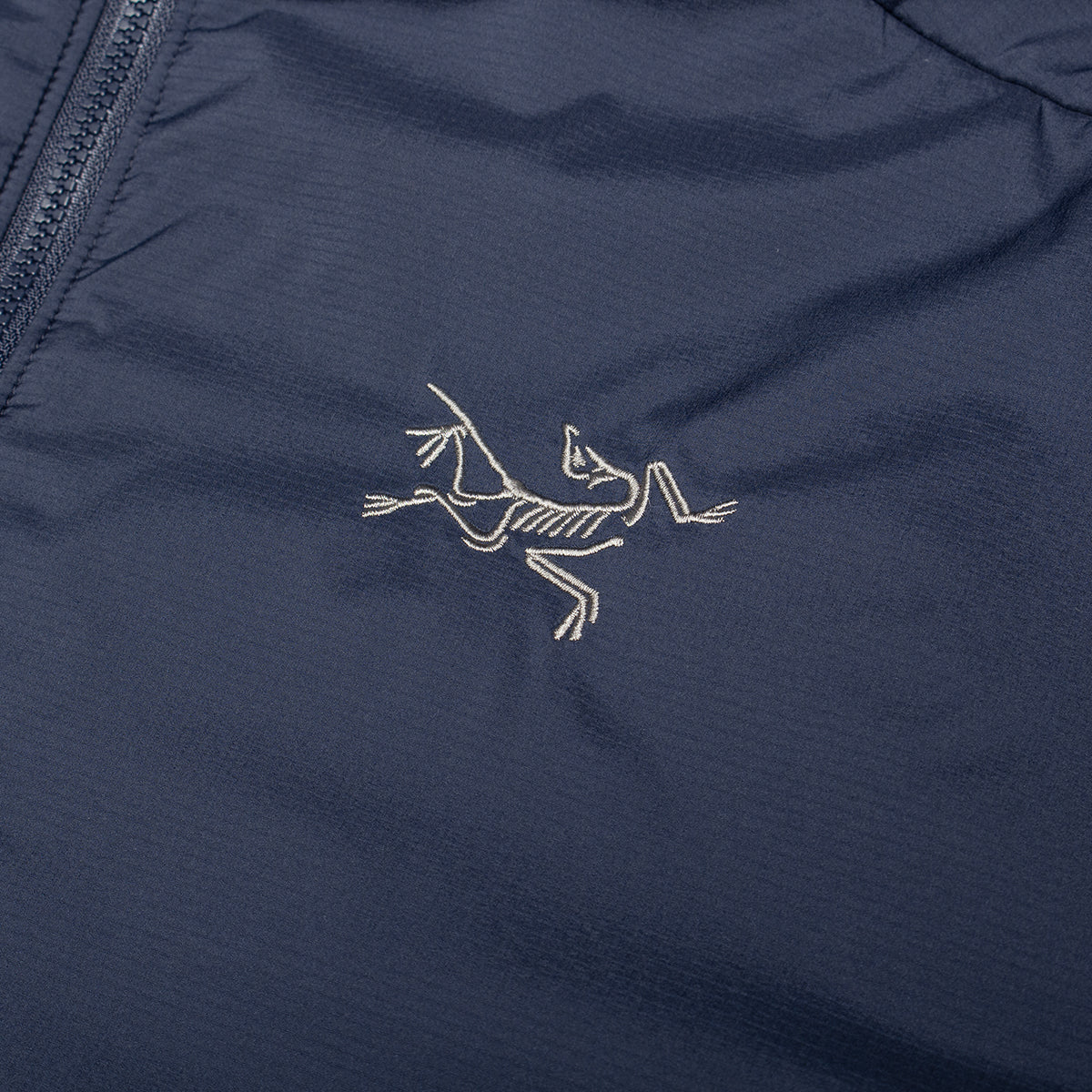 Arc'teryx - Atom Hoodie
Style # X000009556
Color : Black Sapphire