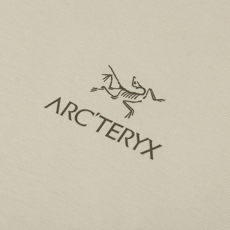 Arc'teryx - Kragg SL Bird Word T-Shirt
Style # X000009535
Color : Sea Salt / Mongoose