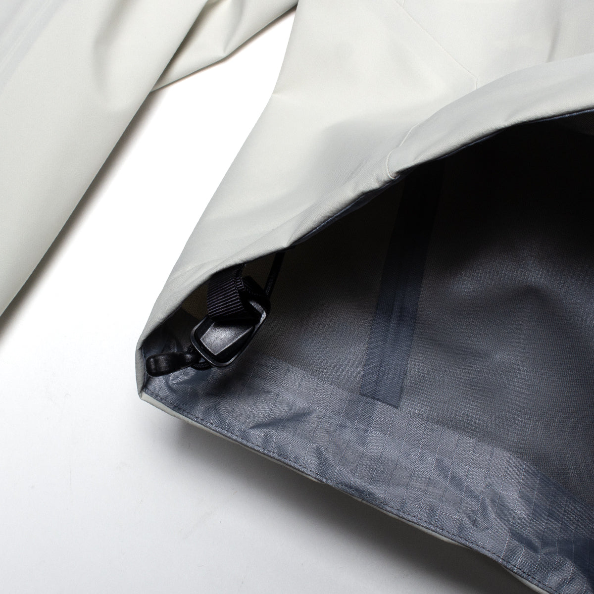 Arc'teryx - Beta Jacket
Style # X000010868
Color : Sea Salt