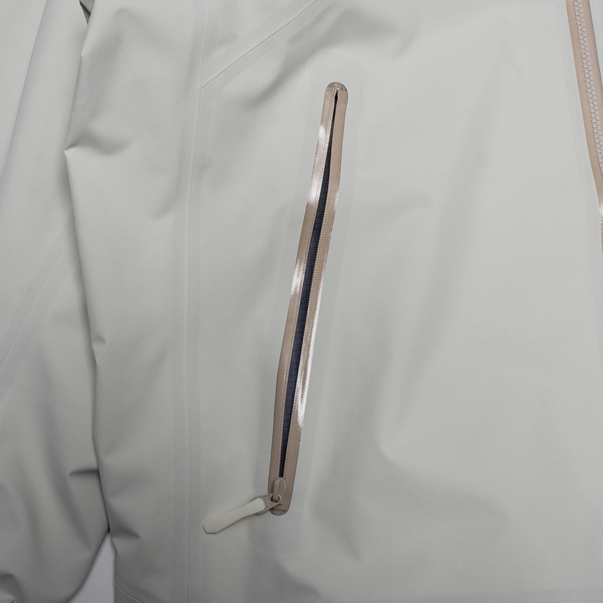 Arc'teryx - Beta Jacket
Style # X000010868
Color : Sea Salt
