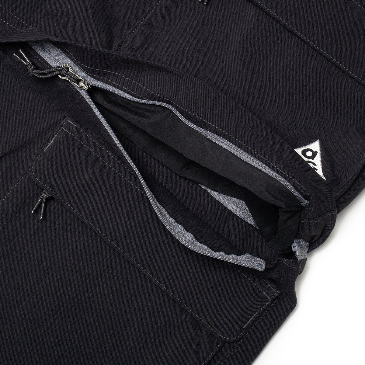 Nike - Women's ACG Smith Summit Pants
Style # HV6391-010
Color : Black / Anthracite / Cool Grey / Summit White