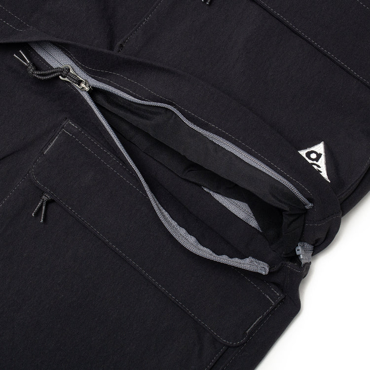 Nike - Women's ACG Smith Summit Pants
Style # HV6391-010
Color : Black / Anthracite / Cool Grey / Summit White