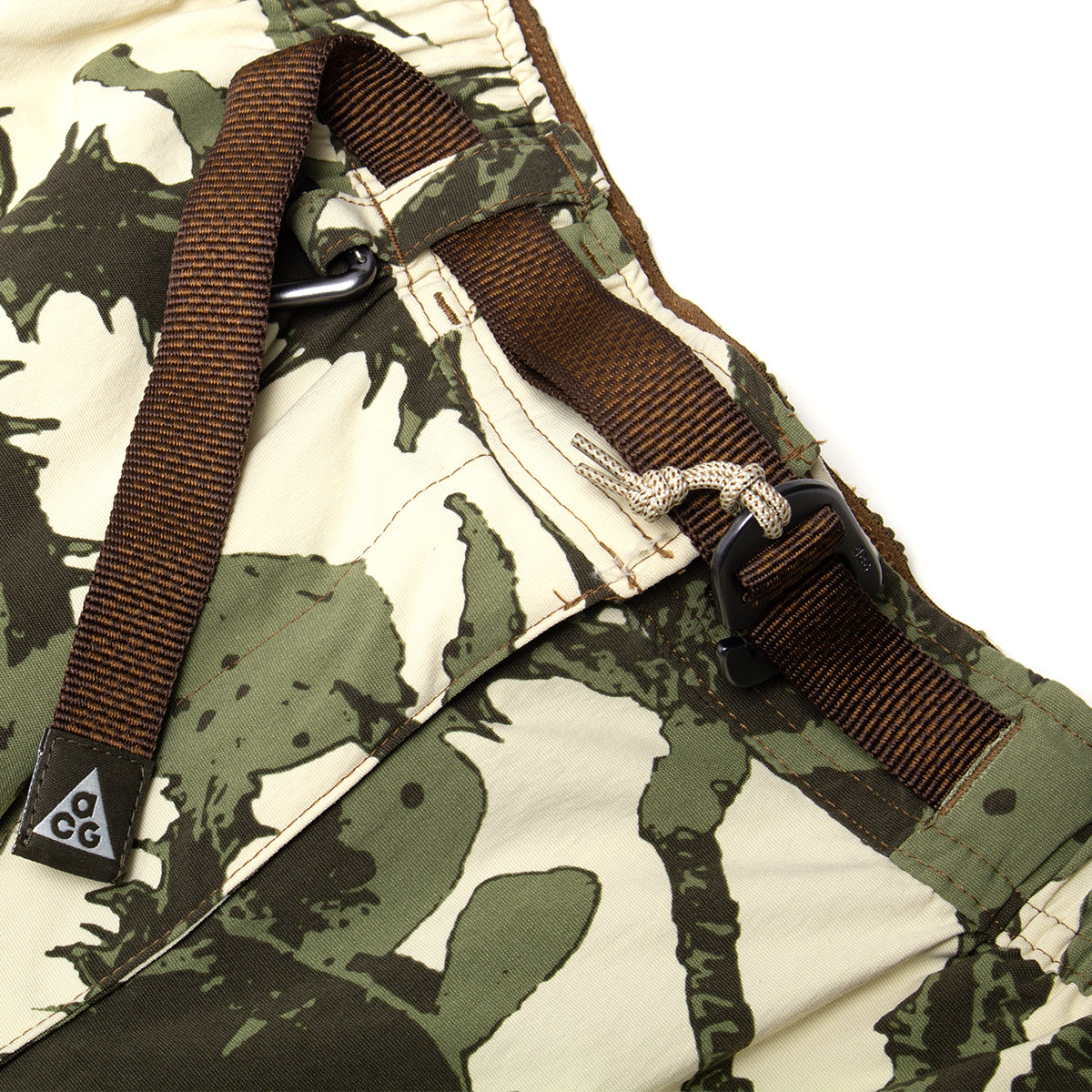 Nike - Women's ACG Smith Summit Skirt
Style # HV0579-229
Color : LT Khaki / Cargo Khaki / Summit White