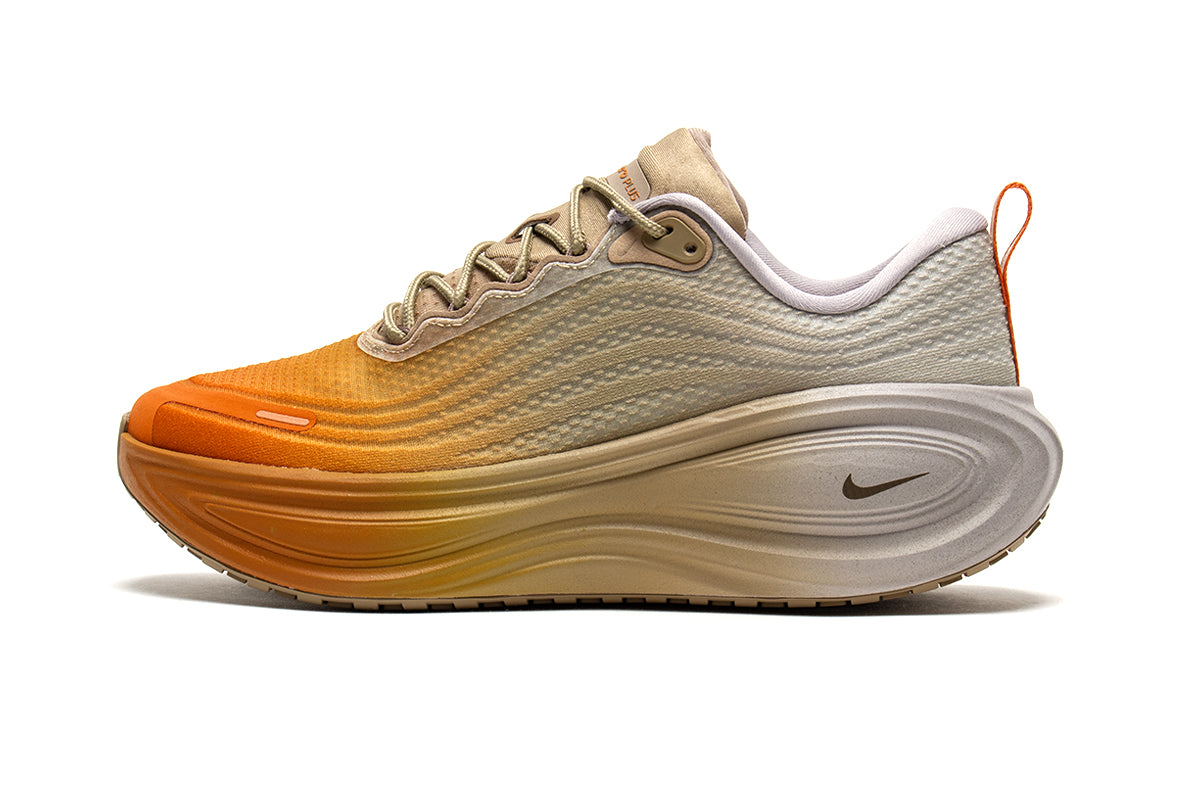 Nike - Vomero Plus SP
Style # IV4522-200
Color : Desert Camo / Yukon Brown / Ceramic