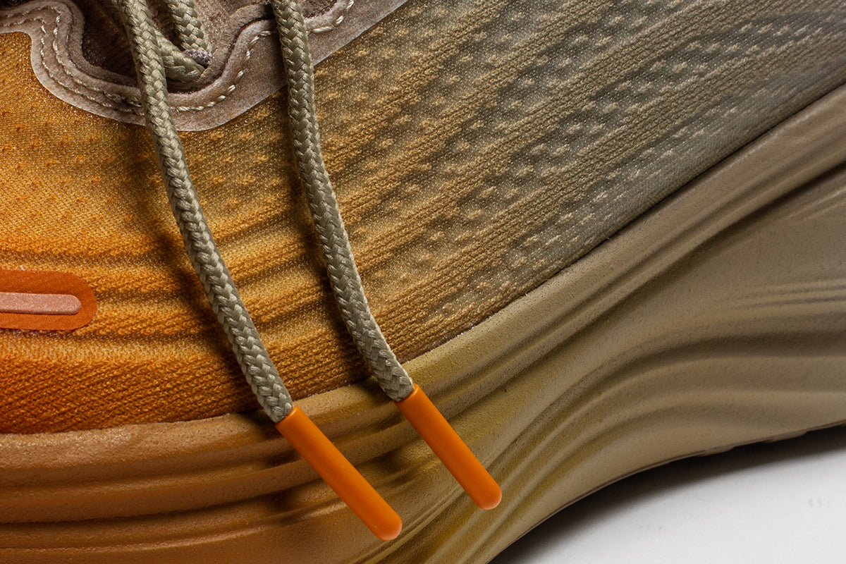 Nike - Vomero Plus SP
Style # IV4522-200
Color : Desert Camo / Yukon Brown / Ceramic