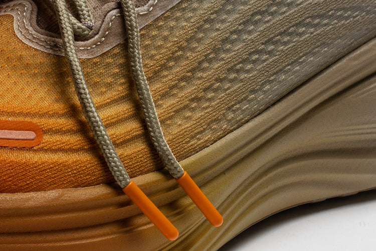 Nike - Vomero Plus SP
Style # IV4522-200
Color : Desert Camo / Yukon Brown / Ceramic