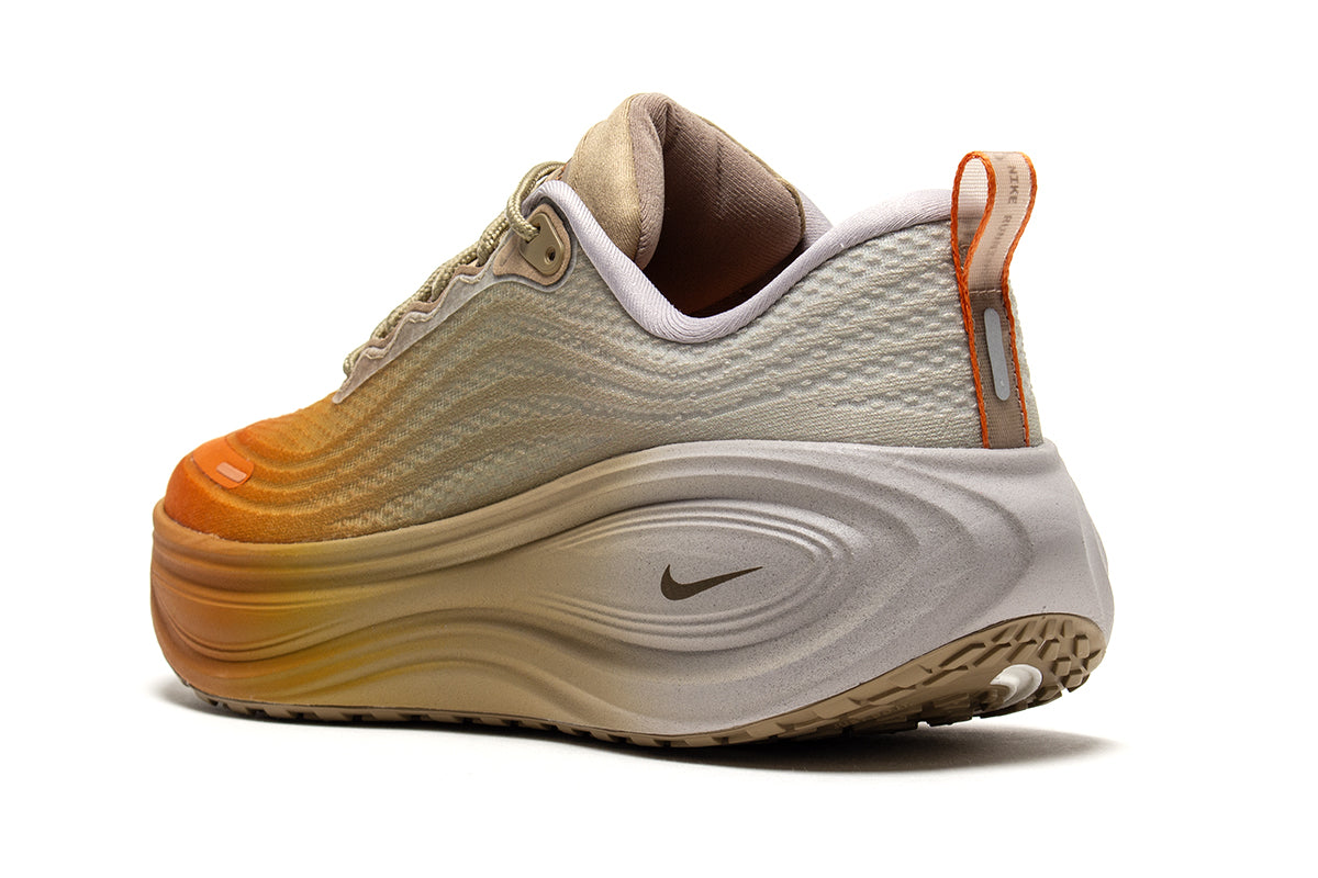 Nike - Vomero Plus SP
Style # IV4522-200
Color : Desert Camo / Yukon Brown / Ceramic