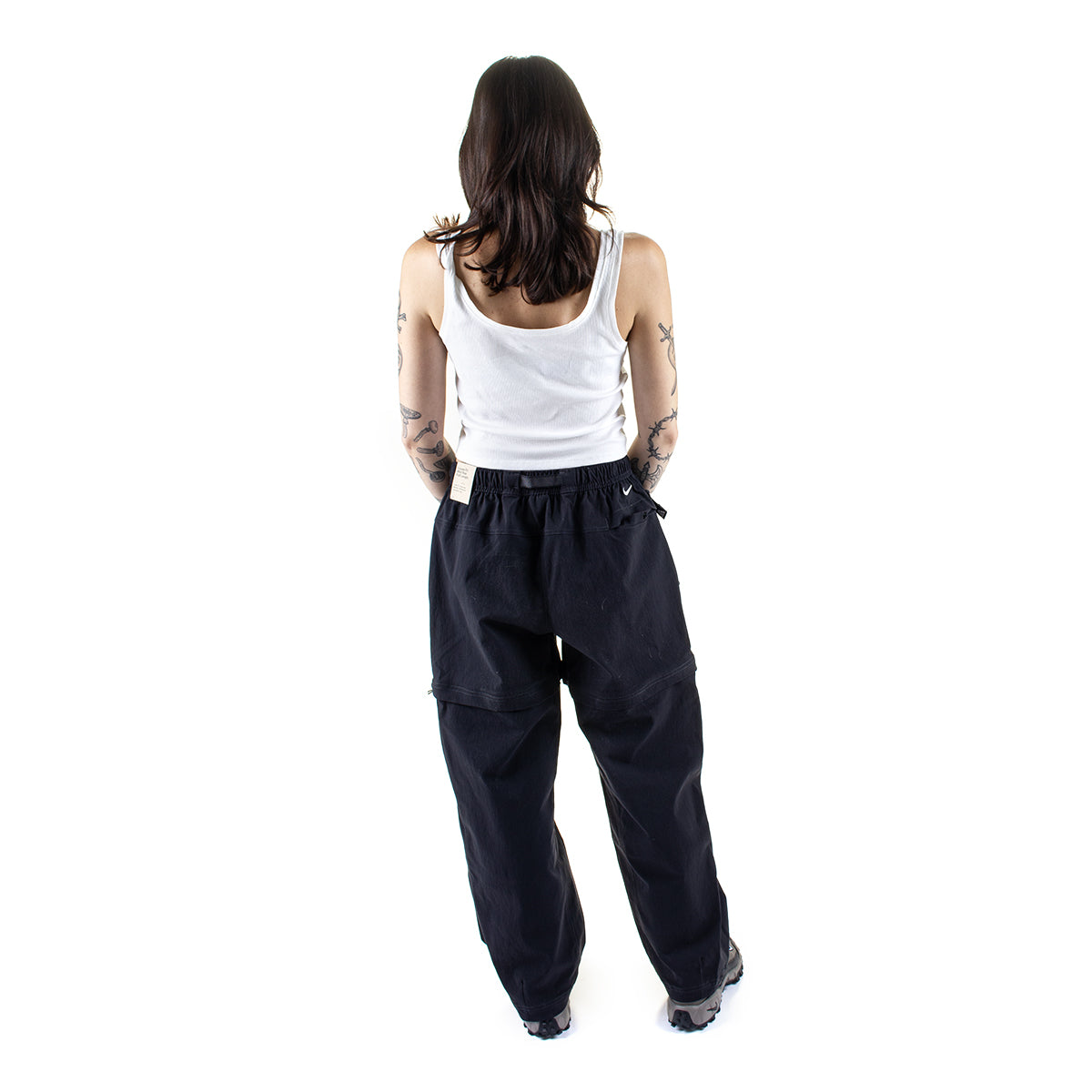 Nike - Women's ACG Smith Summit Pants
Style # HV6391-010
Color : Black / Anthracite / Cool Grey / Summit White