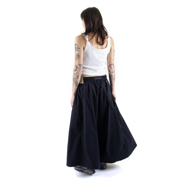 Nike - Women's ACG Smith Summit Skirt
Style # IB4431-010
Color : Black / Anthracite / Summit White