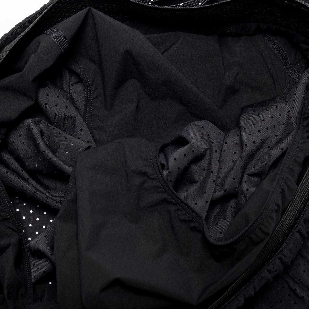 Satisfy - Space-O Shorts 2.5"
Color : Black