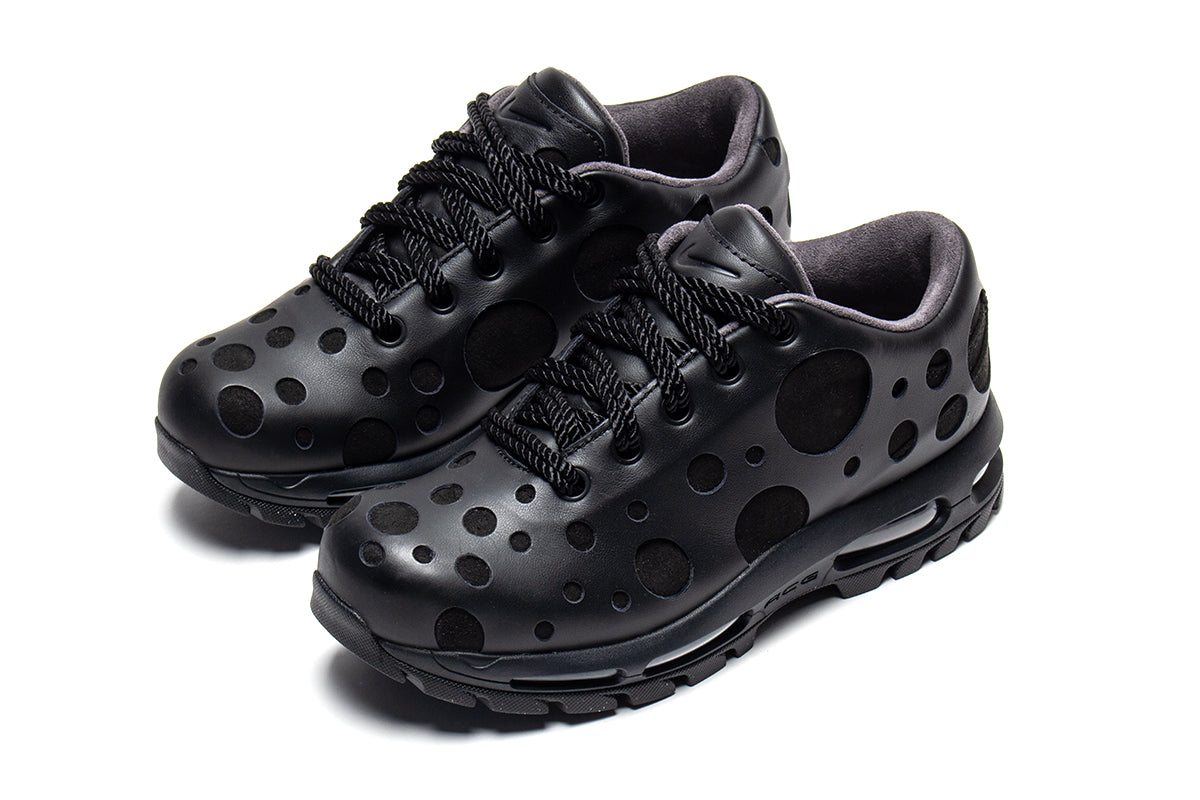 Nike - Air Max Goadome Low
Style # IR2174-001
Color : Black