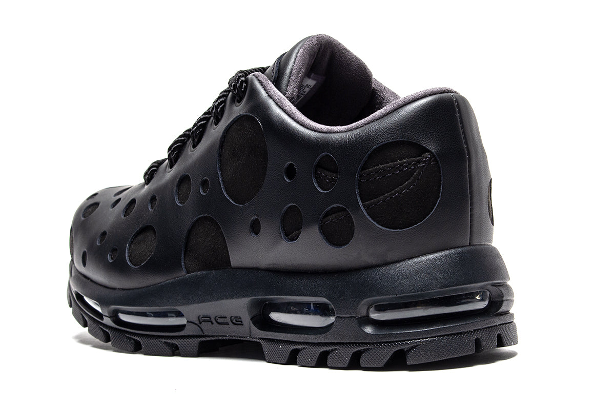 Nike - Air Max Goadome Low
Style # IR2174-001
Color : Black