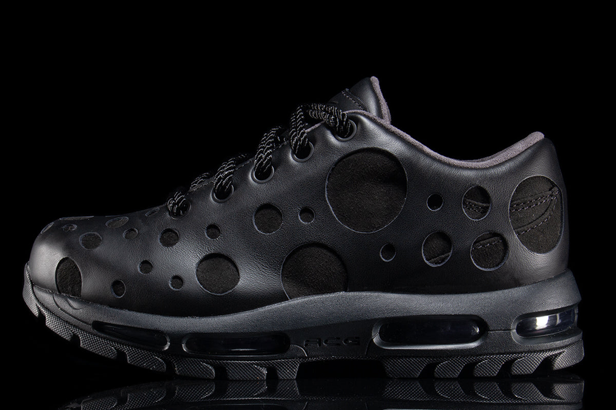 Nike - Air Max Goadome Low
Style # IR2174-001
Color : Black