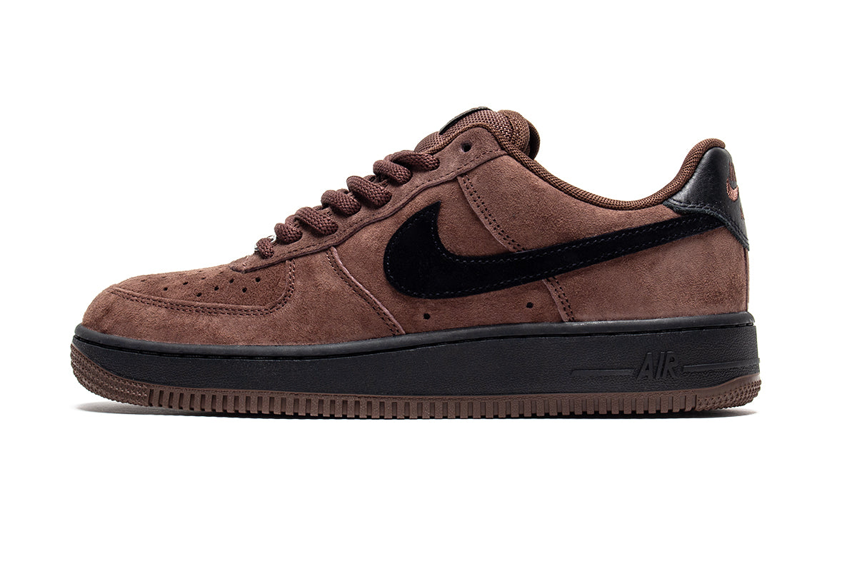 Nike SB - Air Force 1 SB
Style # HM8517-201
Color : Light Chocolate / Black