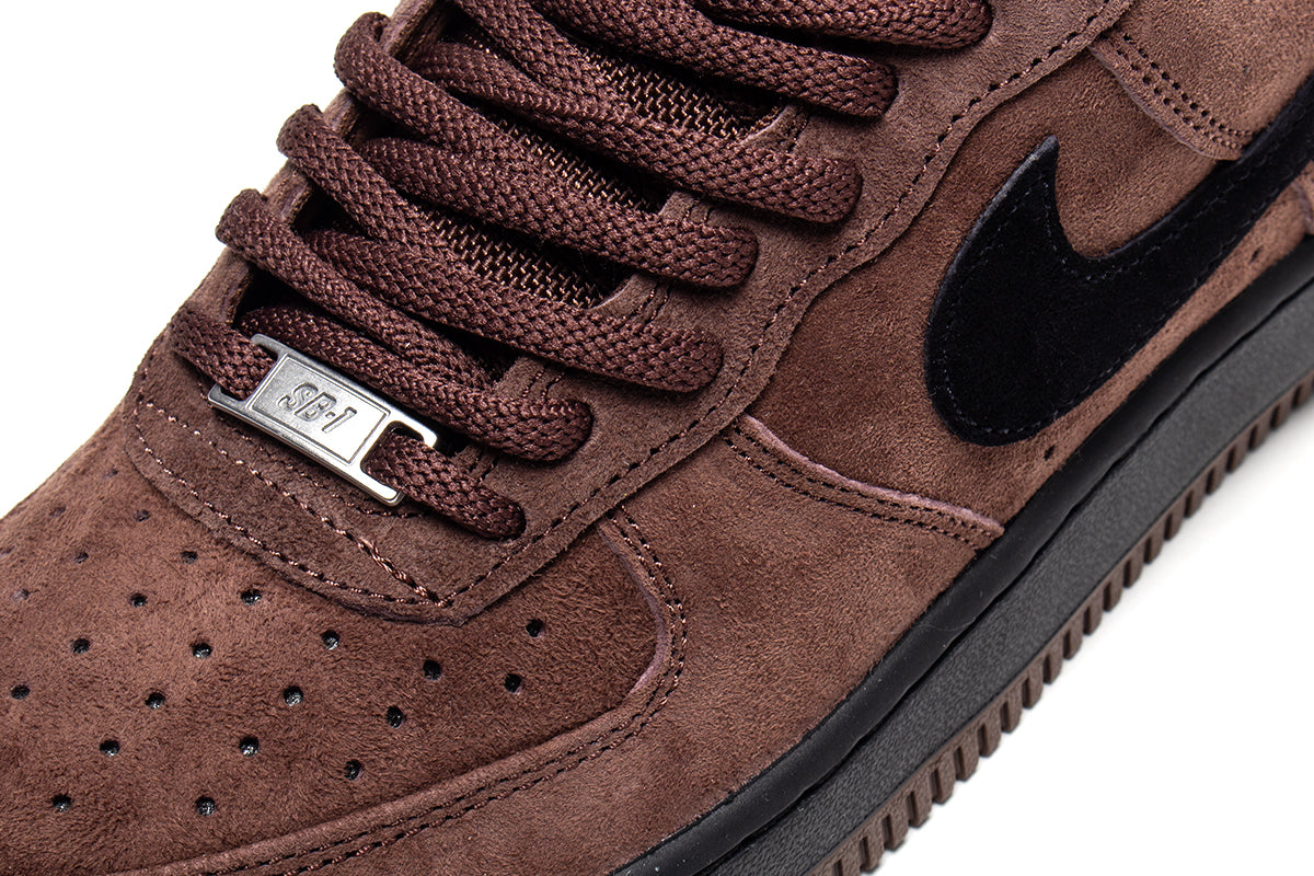 Nike SB - Air Force 1 SB
Style # HM8517-201
Color : Light Chocolate / Black