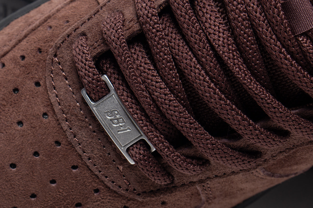 Nike SB - Air Force 1 SB
Style # HM8517-201
Color : Light Chocolate / Black