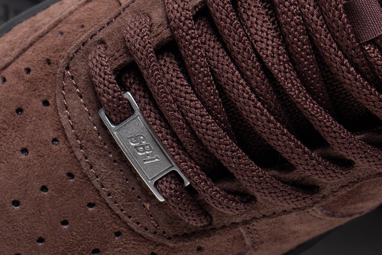 Nike SB - Air Force 1 SB
Style # HM8517-201
Color : Light Chocolate / Black