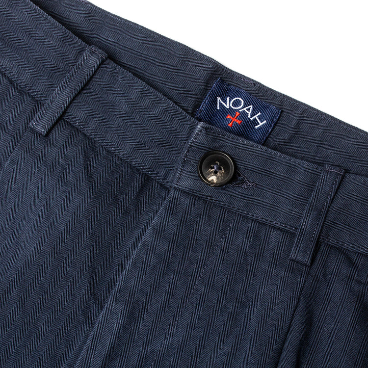 Noah | Classic Double-Pleat Herringbone Pants Color : Navy