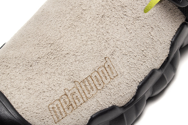 Keen - Hyperport Clog x Metalwood
Style # 1031237
Color : Plaza