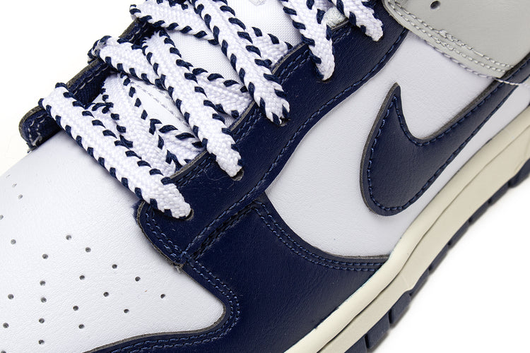 Nike - Dunk Low Retro
Style # IM2222-101
Color : White / Midnight Navy / Photon Dust