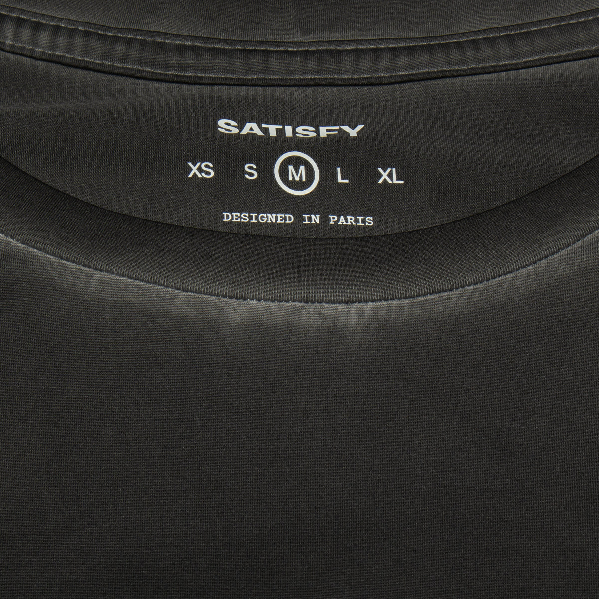 Satisfy - AuraLite L/S T-Shirt
Color : Pigment Black