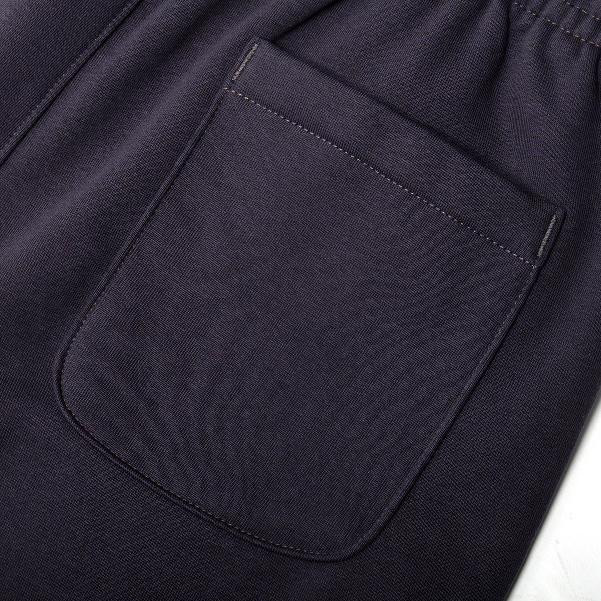 The North Face - Redbox Sweatpants
Style # NF0A8EG30SA1
Color : Obsidian