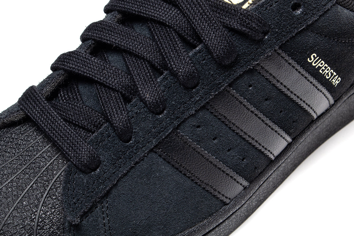Adidas Skateboarding - Superstar ADV
Style # KZ8893
Color : Core Black / Core Black / Gold Metallic