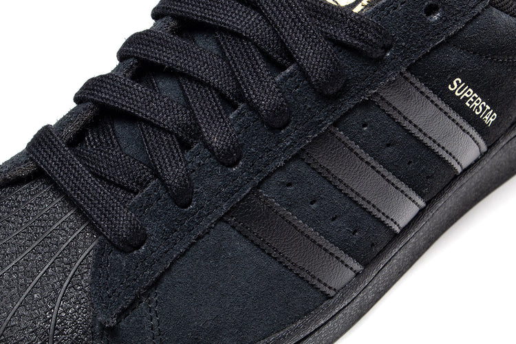 Adidas Skateboarding - Superstar ADV
Style # KZ8893
Color : Core Black / Core Black / Gold Metallic