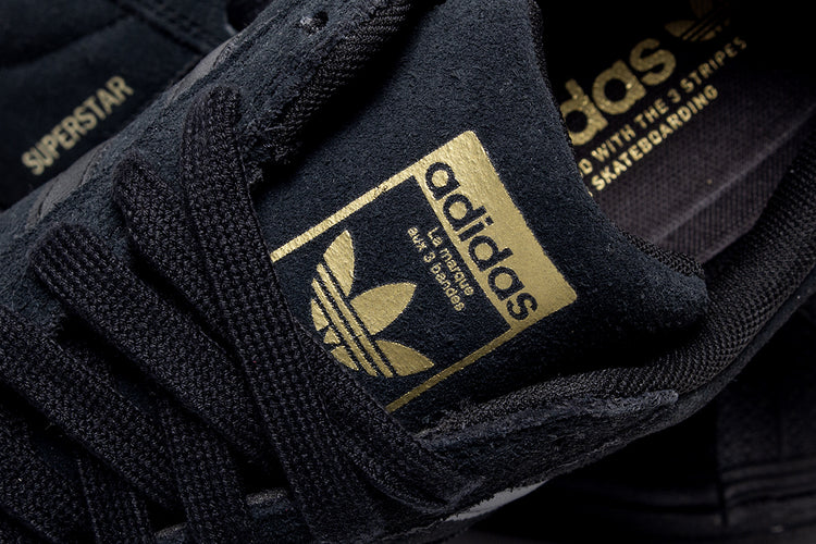 Adidas Skateboarding - Superstar ADV
Style # KZ8893
Color : Core Black / Core Black / Gold Metallic