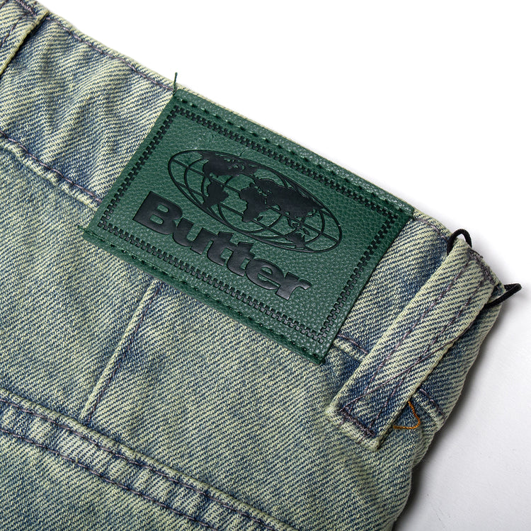 Butter Goods - Wide Cut Denim Jeans
Color : Tinted Blue Wash