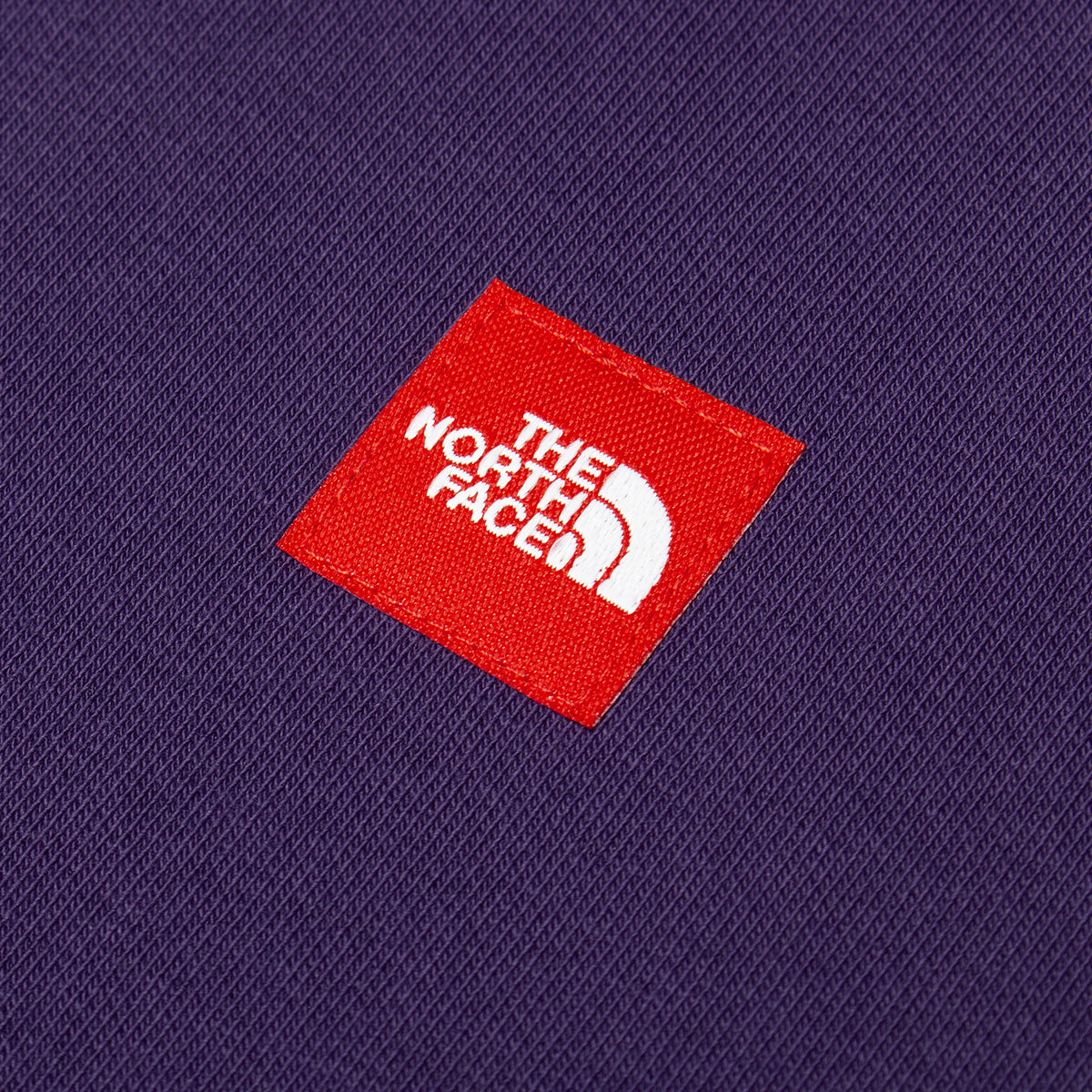 The North Face - Women's Redbox Crewneck
Style # NF0A8EFY1JI1
Color : Eternal Purple