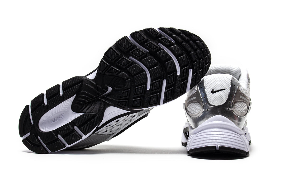 Nike - V5 RNR
Style # HJ5228-104
Color : White / Black / Vast Grey / College Grey