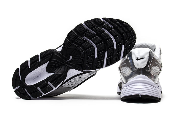 Nike - V5 RNR
Style # HJ5228-104
Color : White / Black / Vast Grey / College Grey