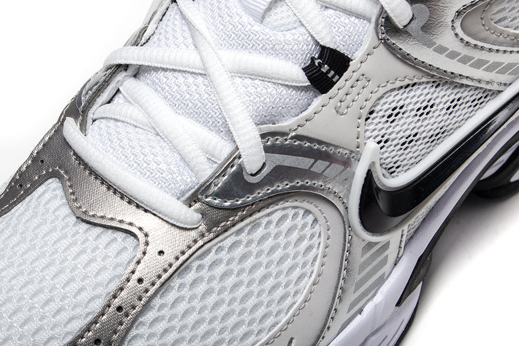 Nike - V5 RNR
Style # HJ5228-104
Color : White / Black / Vast Grey / College Grey