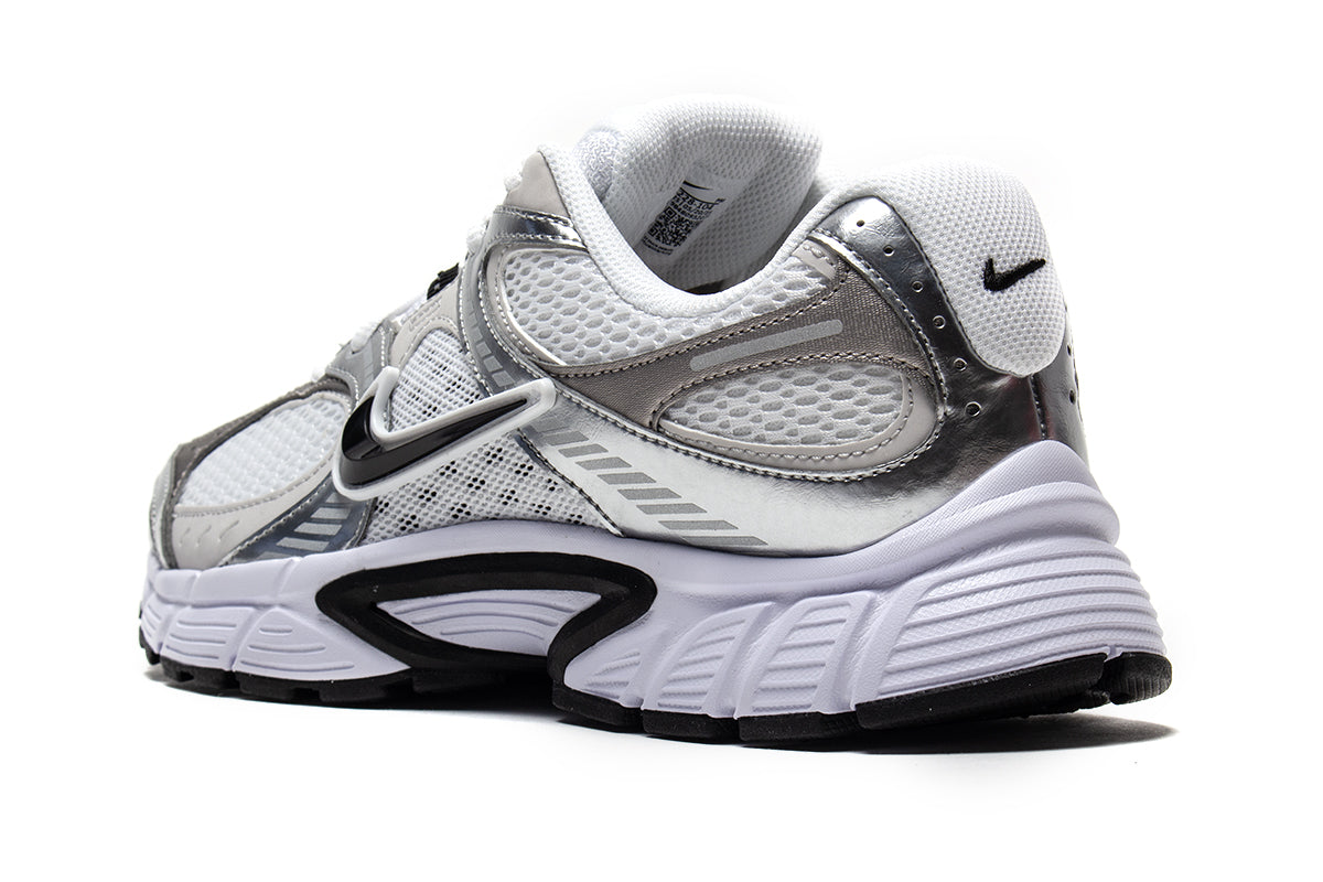 Nike - V5 RNR
Style # HJ5228-104
Color : White / Black / Vast Grey / College Grey