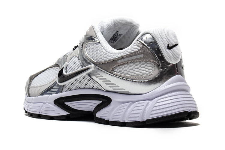 Nike - V5 RNR
Style # HJ5228-104
Color : White / Black / Vast Grey / College Grey